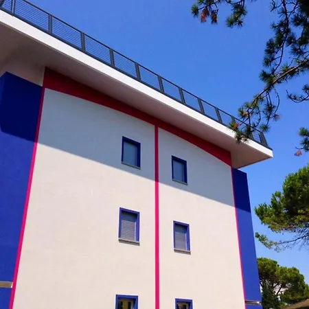 Lido Dei Pini Modern Escape Daire *