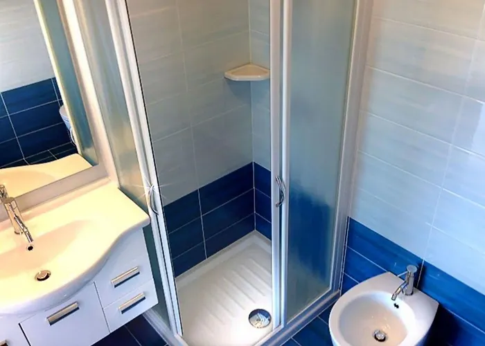 Lido Dei Pini Modern Escape Daire