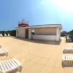 Lido Dei Pini Modern Escape