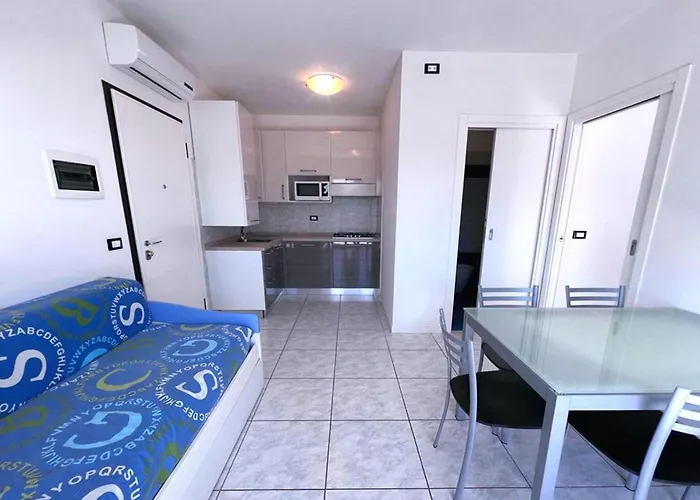 Lido Dei Pini Modern Escape * ביביונה