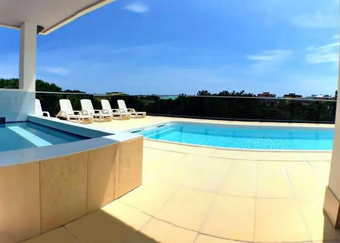 Апартаменти Lido Dei Pini Modern Escape *