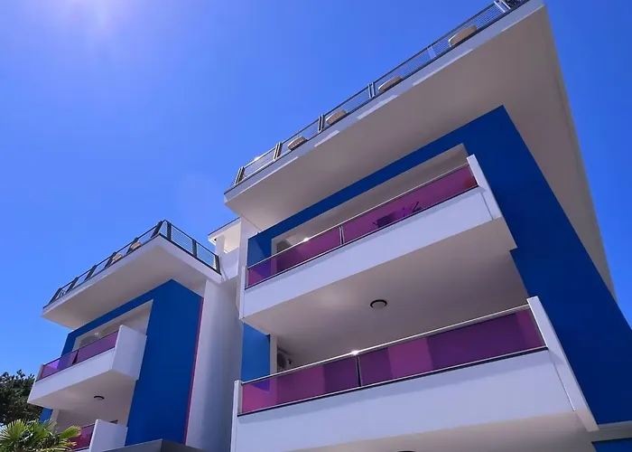 Lido Dei Pini Modern Escape *